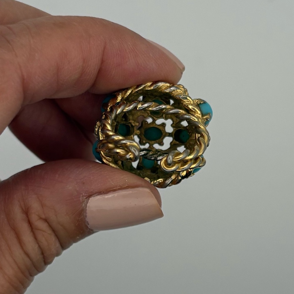 Elegant Vintage Gold and Turquoise Statement Ring - Picture 7 of 10